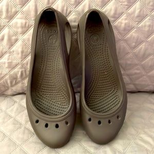 “Women’s Kadee Flat is a ballerina-inspired shoe” Sz 6 dark gray